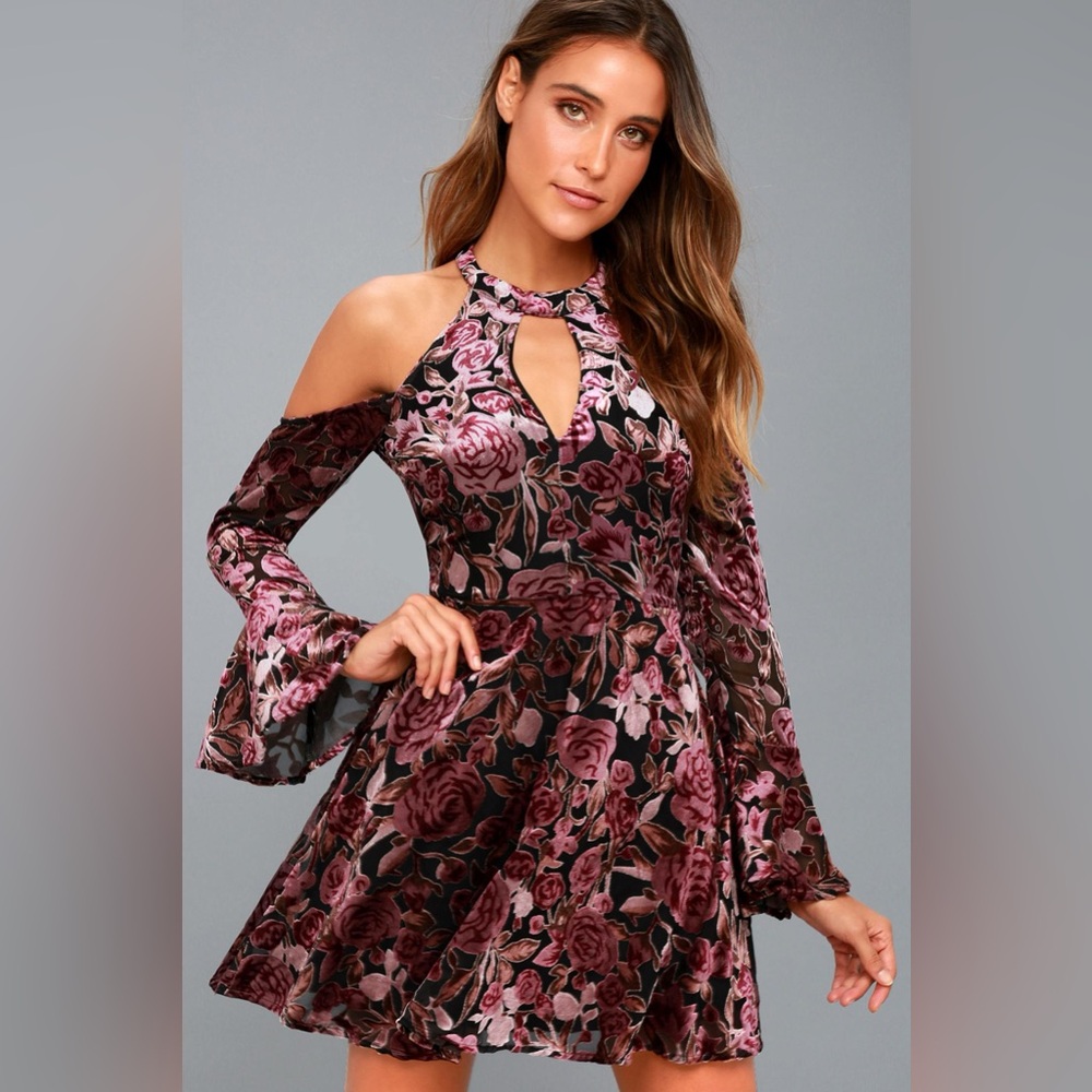 NWT Lulu's Safia Plum Purple Velvet Floral Print Cold-Shoulder Skater Dress